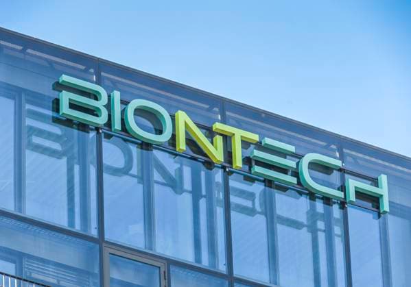 Biontech, Büro- und Geschäftshauskomplex VoltAir, Alexanderstraße, Mitte, Berlin, Deutschland *** Biontech, VoltAir office and commercial building complex, Alexanderstrasse, Mitte, Berlin, Germany