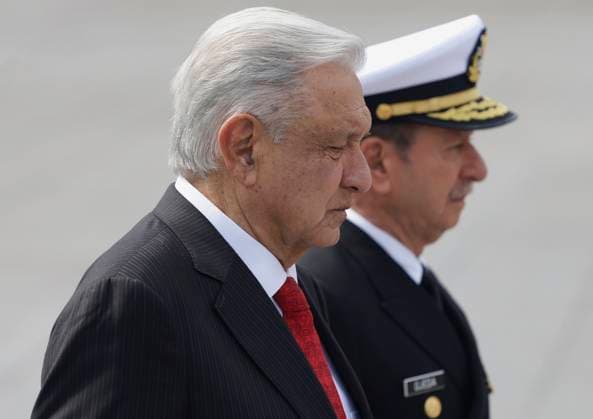 Mexiko, Militärparade zum Unabhängigkeitstag in Mexiko-Stadt Military Civic Parade On The Occasion Of The 214th Anniversary Of The Independence Of Mexico Andres Manuel Lopez Obrador (left), President of Mexico, and Admiral Jose Rafael Ojeda (right), during the Military Civic Parade in Mexico City, Mexico, on September 16, 2024, on the occasion of the 214th Anniversary of Mexico s Independence. Mexico City Mexico City Mexico  Copyright: xGerardoxVieyrax originalFilename: vieyra-notitle240916_npBHw.jpg