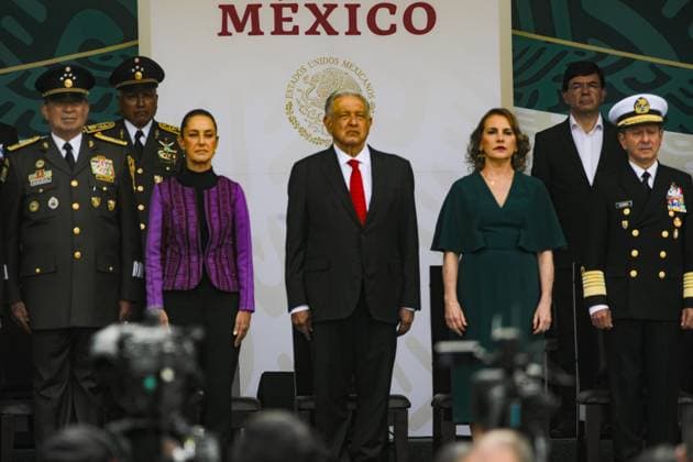 News Bilder des Tages (L-R) Minister of the National Defense of Mexico Luis Crecencio Sandoval, elected MexicoÃ¢â‚¬â ¢s President Claudia Sheinbaum Pardo, Mexican President Andres Manuel Lopez Obrador, Lopez Obrador wife Beatriz Gutio rrez MoÂ¼ller and Minister of the Navy of Mexico Joso Rafael Ojeda DuroÂ¡n during the ceremony of the start the military civic parade in commemoration of the 214th anniversary of Mexico s Independence Day. on September 16, 2024 in Mexico City, Mexico. Mexico City Mexico - ZUMAe321 20240916_zia_e321_043 Copyright: xIanxRoblesx