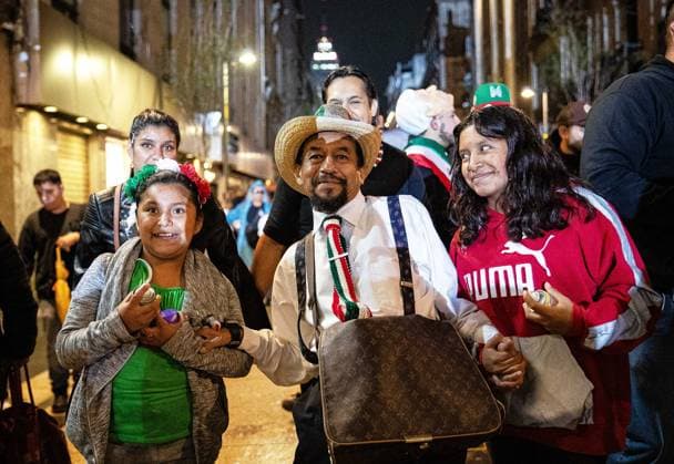 214th Commemoration of Mexico s Independence Day Hundred of people attending at Zocalo in the main square to join the celebration of the 214th Anniversary of Mexico s Independence Day. on September 15, 2024 in Mexico City, Mexico. Mexico City CDMX Mexico Copyright: xEssenexHernandezx