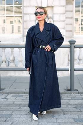 Yifei Wang show catwalk collection for spring summer 2025, during London Fashion Yifei Wang show catwalk collection for spring summer 2025, during London Fashion Week on September 16 2024. Image shows fashion journalist and Editor Rosie Lai wearing a blue denim trenchcoat., Credit:Pat Lyttle Avalon  Copyright: xPatxLyttlex xAvalonx 0909031185