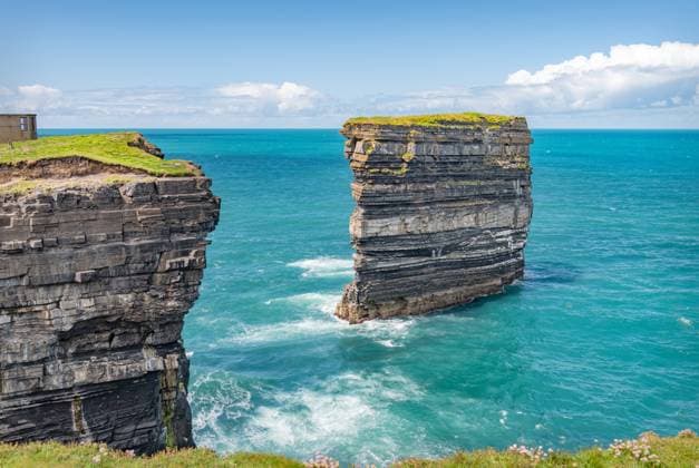 Sea Stack, Downpatrick Head, Co Mayo, Ireland Sea Stack, Downpatrick Head, Co Mayo, Ireland Copyright: xZoonar.com dvlcomxwww.dvlcom.co.ukx 22178719