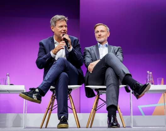 (L-R) Robert Habeck, Bundesminister fuer Wirtschaft und Klimaschutz und Vizekanzler, und Christian Lindner, Bundesfinanzminister, zu Gast beim Startup Germany Summit 2024 des Bundesministeriums fuer Wirtschaft und Klimaschutz in Berlin, 17.09.2024. Fotografiert im Auftrag des Bundesfinanzministeriums Berlin Deutschland *** L R Robert Habeck, Federal Minister of Economics and Climate Protection and Vice Chancellor, and Christian Lindner, Federal Minister of Finance, at the Startup Germany Summit 2024 of the Federal Ministry of Economics and Climate Protection in Berlin, 17 09 2024 Photographed on behalf of the Federal Ministry of Finance Berlin Germany Copyright: xJulianexSonntag BMF photothek.dex