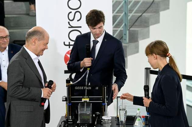 Olaf Scholz beim Empfang der Preisträgerinnen und Preisträger des 59. Bundeswettbewerbs Jugend forscht im Bundeskanzleramt. Berlin, 18.09.2024