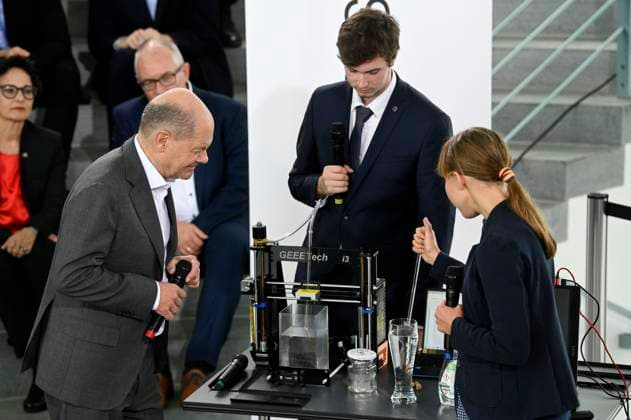 Olaf Scholz beim Empfang der Preisträgerinnen und Preisträger des 59. Bundeswettbewerbs Jugend forscht im Bundeskanzleramt. Berlin, 18.09.2024