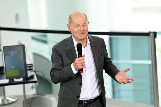 Olaf Scholz beim Empfang der Preisträgerinnen und Preisträger des 59. Bundeswettbewerbs Jugend forscht im Bundeskanzleramt. Berlin, 18.09.2024