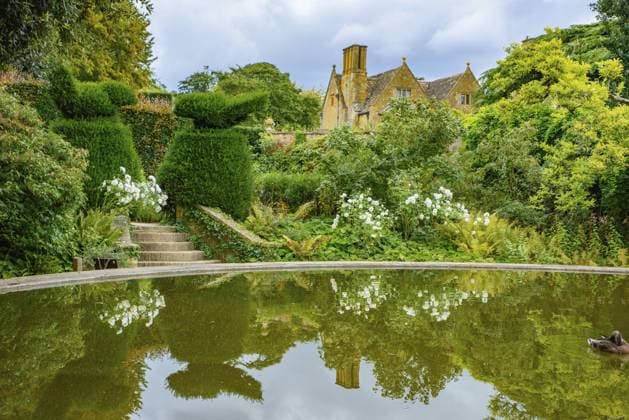 Hidcote Manor Garden in der Region Cotswolds, England, UK Hidcote Manor Garden in Cotswolds area, England, UK Copyright: imageBROKER ChunxJuxWu ibxiqx11294589.jpg