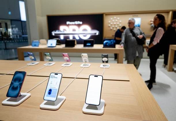 News Themen der Woche KW38 News Bilder des Tages STOCKHOLM 20240920 Apples tredje butik öppnar i Sverige - Apple Mall of Scandinavia. Det är ocksa lanseringsdagen för Apples senaste produktnyheter, bland annat iPhone 16, 16 Plus, 16 Pro och 16 Pro Max. Stockholm SVERIGE x10430x *** STOCKHOLM 20240920 Apples third store opens in Sweden Apple Mall of Scandinavia Its also the launch day for Apples latest product news, including the iPhone 16, 16 Plus, 16 Pro and 16 Pro Max Stockholm SWEDEN x10430x  Copyright: xChristinexOlssonTTx APPLE BUTIKSÖPPNING ngSU6XAa_EU
