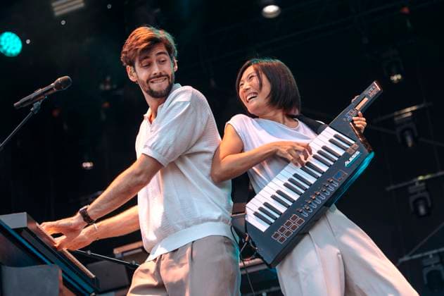 Entertainment Themen der Woche KW39 Entertainment Bilder des Tages Alvaro Soler live beim 3. Antenne Thüringen Familien-Feiertag 2024 im Ernst-Abbe-Sportfeld vor der ad hoc Arena. Jena, 20.09.2024 *** Alvaro Soler live at the 3 Antenne Thüringen Family Holiday 2024 at the Ernst Abbe Sportfeld in front of the ad hoc Arena Jena, 20 09 2024 Foto:xM.xKremerx xFuturexImagex familienfeiertag_4912