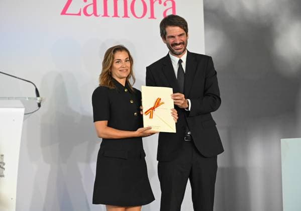Producer María Zamora receives the 2024 National Cinematography Award The Minister of Culture, Ernest Urtasun, presents the 2024 National Cinematography Award to producer María Zamora, at the Tabakalera, on September 21, 2024, in San Sebastián, Guipúzcoa, Basque Country Spain The production company has been awarded the National Cinematography Award 2024 during the San Sebastian Film Festival for its support to independent and risky cinema and for having strengthened the presence of Spanish independent cinema in the international market 21 SEPTEMBER 2024 PRIZE CINEMA ENTERTAINMENT CINEMATOGRAPHY FESTIVAL CULTURE San Sebastian, Guipuzcoa Pais V San Sebastian, Guipuzcoa Pais V Spain Copyright: xArnaitzxRubiox 6225981