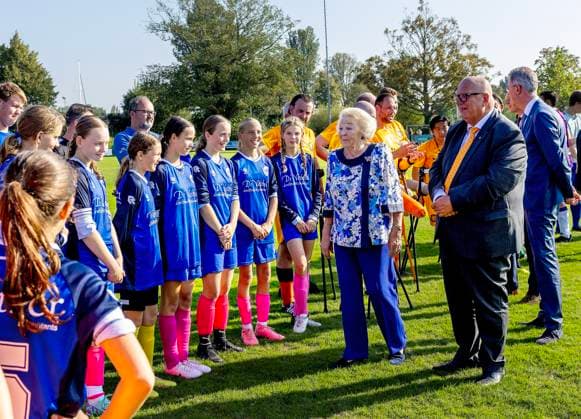 Goes, The Netherlands, 2024-09-21 15:21:33 GOES, 21-09-2024, Sports club Grenzeloos BewegenPrincess Beatrix is present at football club SSV 65 for the national campaign day of the Zwaluwen Youth Action.PHOTO: NLBeeld POOL Nieboer Credit: NL Beeld Patrick van Emst  Copyright: xx x
