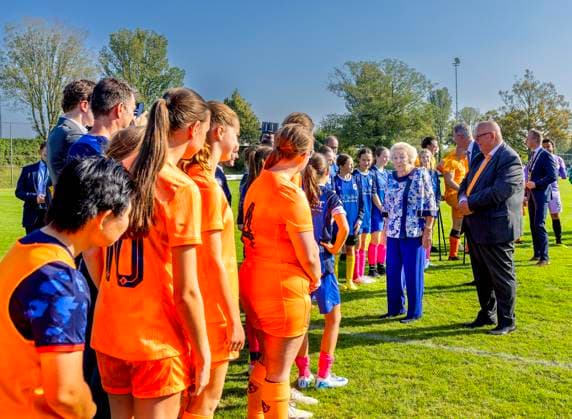 Goes, The Netherlands, 2024-09-21 15:21:42 GOES, 21-09-2024, Sports club Grenzeloos BewegenPrincess Beatrix is present at football club SSV 65 for the national campaign day of the Zwaluwen Youth Action.PHOTO: NLBeeld POOL Nieboer Credit: NL Beeld Patrick van Emst  Copyright: xx x