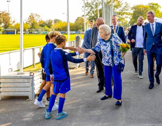 Goes, The Netherlands, 2024-09-21 15:34:28 GOES, 21-09-2024, Sports club Grenzeloos BewegenPrincess Beatrix is present at football club SSV 65 for the national campaign day of the Zwaluwen Youth Action.PHOTO: NLBeeld POOL Nieboer Credit: NL Beeld Patrick van Emst  Copyright: xx x