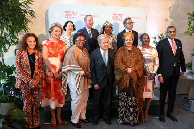News Themen der Woche KW38 News Bilder des Tages September 21, 2024, New York, New York, USA: Family photo of SDG Advocates with the UN Secretary General, ANTONIO GUTERRES, QUEEN MATHILDE OF BELGIUM, designer DIANE VON FURSTENBERG, Deputy Secretary-General AMINA MOHAMMED, Prime Minister of Barbados, MIA MOTTLEY, HINDOU IBRAHIM Indigenous Advocate of Chad, BRAD SMITH, Microsoft, Vice President and President, MASSIMO BOTTURA, Founder of Food for Soul, MONICA GEINGOS, Former First Lady of Namibia and other extinguished guests after a meeting about Sustainable Development Goals in the SDG lounge of the UNHQ Library. .This year the 79th UNGA session has a clear and exact focus on youth, inclusivity and how to tackle the growing issues in todayÃ¢â‚¬â ¢s ever evolving world. New York USA - ZUMAo116 20240921_znp_o116_061 Copyright: xBiancaxOterox
