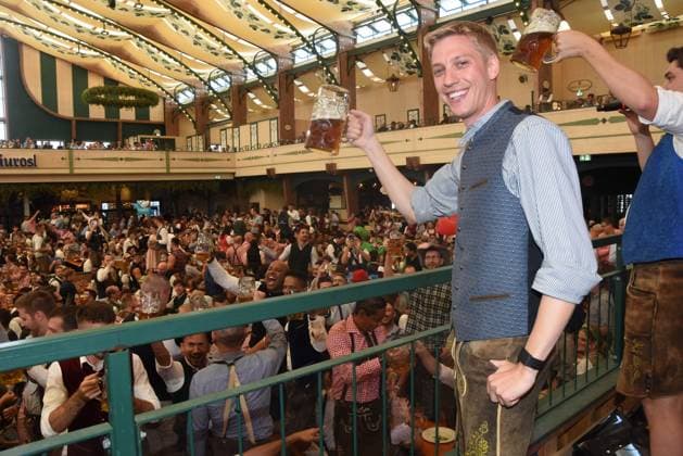 News Themen der Woche KW38 News Bilder des Tages Dominik Krause Buergermeister Muenchen 22.09.24 Oktoberfest Braeurosl Festzelt Muenchen *** Dominik Krause Mayor of Munich 22 09 24 Oktoberfest Braeurosl Marquee Munich