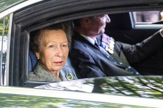 Bilder des Jahres 2024, Entertainment 09 September Entertainment Bilder des Tages Oosterbeek, The Netherlands, 2024-09-22 12:35:18 OOSTERBEEK, 14-02-2024, British War CemeteryBritish Princess Anne and her husband Timothy Laurence at the British War Cemetery in Oosterbeek. The Airborne Memorial Service is being held there for the eightieth time, to commemorate the Allied soldiers who died in 1944 during Operation Market Garden PHOTO: NLBeeld Patrick van Emst Credit: NL Beeld Patrick van Emst  Copyright: xx x