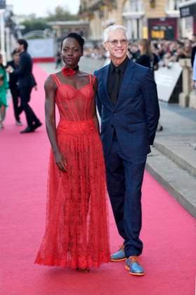 Lupita Nyong o und Chris Sanders bei der Premiere des Animationsfilms The Wild Robot Der Wilde Roboter auf dem 72. Internationalen Filmfestival San Sebastian Festival Internacional de Cine de San Sebastian im Theater Victoria Eugenia. San Sebastian, 22.09.2024