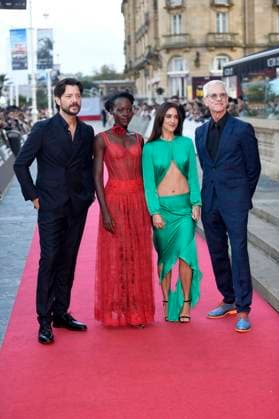 Ãlvaro Morte, Lupita Nyong o, Macarena Garcia und Chris Sanders bei der Premiere des Animationsfilms The Wild Robot Der Wilde Roboter auf dem 72. Internationalen Filmfestival San Sebastian Festival Internacional de Cine de San Sebastian im Theater Victoria Eugenia. San Sebastian, 22.09.2024