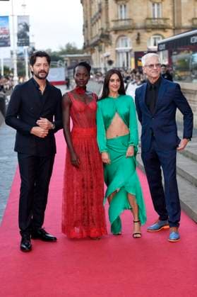 Ãlvaro Morte, Lupita Nyong o, Macarena Garcia und Chris Sanders bei der Premiere des Animationsfilms The Wild Robot Der Wilde Roboter auf dem 72. Internationalen Filmfestival San Sebastian Festival Internacional de Cine de San Sebastian im Theater Victoria Eugenia. San Sebastian, 22.09.2024