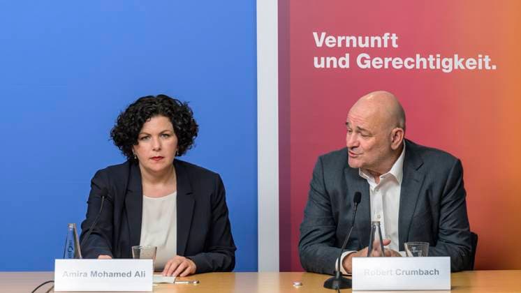 News Themen der Woche KW39 News Bilder des Tages GER, Berlin, BSW, Pressekonferenz zu den Ergebnissen der Landtagswahl in Brandenburg, mit Amira Mohamed Ali, Parteivorsitzende, Robert Crumbach, Spitzenkandidat zur Landtagswahl, im Tagungszentrum im Haus der Bundespressekonferenz, im Bild: Amira Mohamed Ali, Robert Crumbach, 23.09.2024 *** GER, Berlin, BSW, Press conference on the results of the state election in Brandenburg, with Amira Mohamed Ali, party chairwoman, Robert Crumbach, top candidate for the state election, in the conference center in the Haus der Bundespressekonferenz, in the picture Amira Mohamed Ali, Robert Crumbach, 23 09 2024 Copyright: HMBxMedia UwexKoch