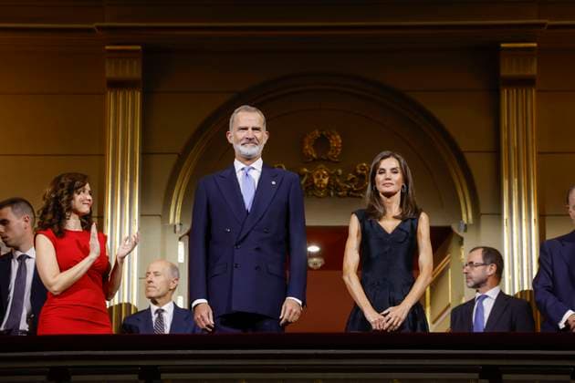 Entertainment Themen der Woche KW39 Entertainment Bilder des Tages Spain s King Felipe VI (C), Queen Letizia (R), and Madrid s Regional President Isabel Diaz Ayuso (L) attend the Adriana Lecouvreur opera at the Teatro Real in Madrid, Spain, 23 September 2024, on occasion of the opening of the 2024-2025 Royal Theatre s opera season. Opening of the 2024-2025 Royal Theatre s opera season in Madrid !ACHTUNG: NUR REDAKTIONELLE NUTZUNG!  Copyright: xJUANJOxMARTINx(es-ES)x GRAF9905 20240923-55014746110_1