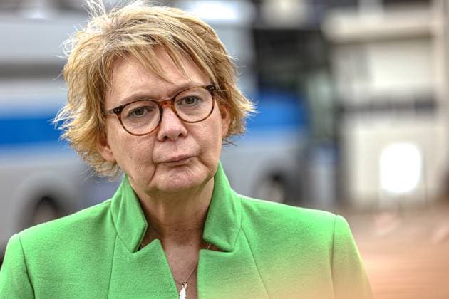 Innenministerin Behrens stellt neue Ausrüstungsgegenstände und Einsatzmittel der Polizei vor Weiterentwicklung des Fuhrparks, moderne Technik in der Unfallaufnahme, Drohnen und neue Polizeihubschrauber. Die Niedersächsische Ministerin für Inneres und Sport, Daniela Behrens (SPD). Hannnover Zentrale Polizeidirektion Nieder Niedersachsen, Region Hannover Germany *** Minister of the Interior Behrens presents new police equipment and resources Further development of the vehicle fleet, modern technology in accident investigation, drones and new police helicopters Lower Saxonys Minister of the Interior and Sport, Daniela Behrens SPD Hanover Central Police Headquarters Lower Saxony, Hanover Region Germany