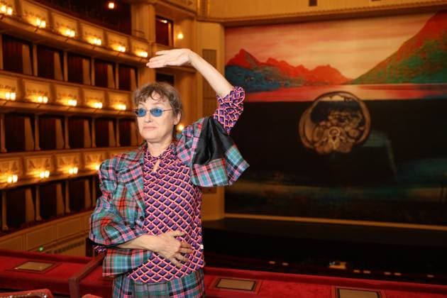 Entertainment Themen der Woche KW39 Entertainment Bilder des Tages Pipilotti RIST gestaltet den Eisenen Vorhang Wien, Oper, 24. 09. 2024 Pipilotti RIST gestaltet den Eisenen Vorhang der Wiener Oper - Bauchhöhle überfliegt Staumauer *** Pipilotti RIST designs the Iron Curtain Vienna, Opera, 24 09 2024 Pipilotti RIST designs the Iron Curtain of the Vienna Opera Belly cavity flies over dam wall 