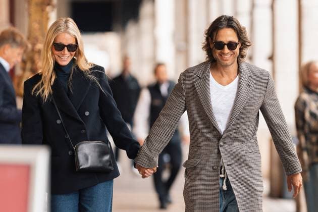Bilder des Jahres 2024, Entertainment 09 September Entertainment Themen der Woche KW39 Entertainment Bilder des Tages Exclusive Gwyneth Paltrow and her husband Brad Falchuck enjoy a romantic stroll through the streets of Paris during Paris Fashion Week PFW Exclusive Gwyneth Paltrow and her husband Brad Falchuck enjoy a romantic stroll through the streets of Paris during Paris Fashion Week PFW , in Paris, France, on September 24, 2024 Pierre Perusseau Bestimage Exclusive Gwyneth Paltrow and her husband Brad Falchuk enjoy a romantic stroll through the streets of Paris during Paris Fashion Week PFW , in Paris, France, on September 24, 2024 Paris France  Copyright: xTizianoxDaxSilvax-xPierrexPerusseaux xBestimagexTizianoxDaxSilvax-xPierrexPerusseaux xBestimagex