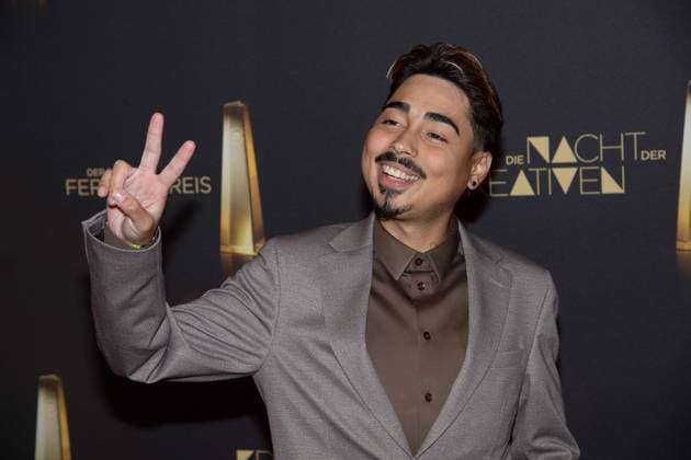 Tony BAUER, Comedian, Roter Teppich, Red Carpet Show, Ankunft, arrival, Verleihung des Deutschen Fernsehpreises, Die Nacht der Kreativen - Der Deutsche Fernsehpreis 2024, Deutscher Fernsehpreis 2024 in Koeln, am 24.09.2024.