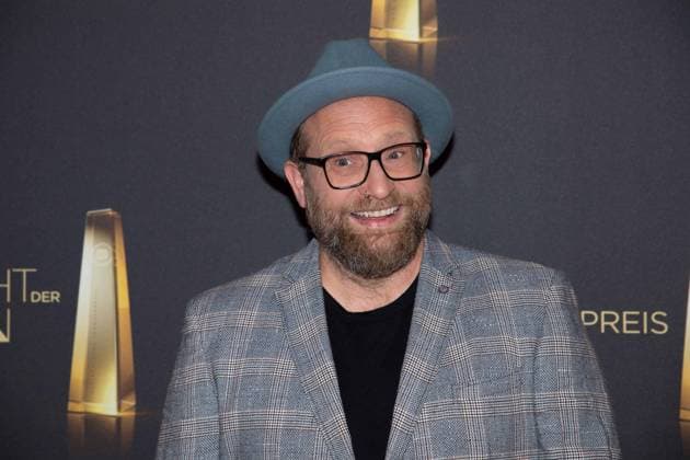 Gregor MEYLE, Saenger, Musiker, Roter Teppich, Red Carpet Show, Ankunft, arrival, Verleihung des Deutschen Fernsehpreises, Die Nacht der Kreativen - Der Deutsche Fernsehpreis 2024, Deutscher Fernsehpreis 2024 in Koeln, am 24.09.2024.