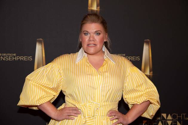 Gisa FLAKE, Schauspielerin, Roter Teppich, Red Carpet Show, Ankunft, arrival, Verleihung des Deutschen Fernsehpreises, Die Nacht der Kreativen - Der Deutsche Fernsehpreis 2024, Deutscher Fernsehpreis 2024 in Koeln, am 24.09.2024.