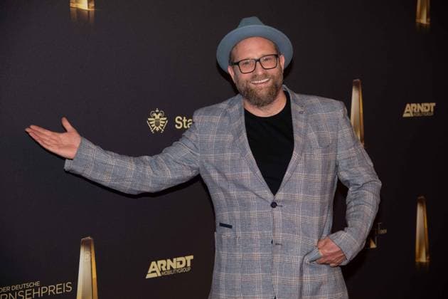Gregor MEYLE, Saenger, Musiker, Roter Teppich, Red Carpet Show, Ankunft, arrival, Verleihung des Deutschen Fernsehpreises, Die Nacht der Kreativen - Der Deutsche Fernsehpreis 2024, Deutscher Fernsehpreis 2024 in Koeln, am 24.09.2024.