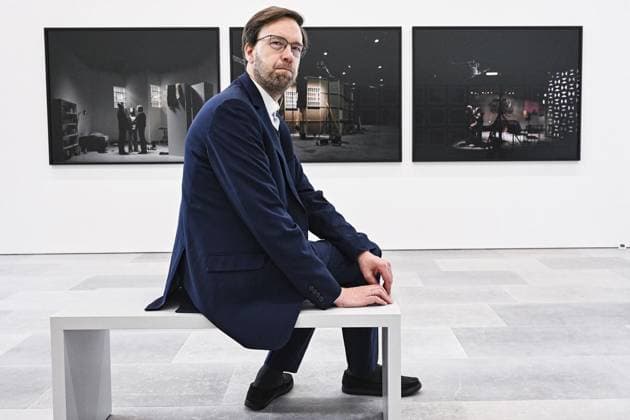 Entertainment Themen der Woche KW39 Entertainment Bilder des Tages Andreas Mühe in der Galerie Bastian ** NUR FÜR REDAKTIONELLE ZWECKE ** EDITORIAL USE ONLY **<p>Andreas Mühe in der Galerie Bastian, Ausstellung Freitag der 13. In seiner ersten Einzelausstellung in der Galerie Bastian zeigt Andreas Mühe neue Arbeiten, die in den letzten Monaten entstanden sind. Der Künstler setzt seine Auseinandersetzung mit der modernen und jüngsten deutschen Geschichte in seinen eindringlichen Photographien fort. Er konfrontiert uns mit Ansichten von Räumen, die Ausgangs- und Endpunkte radikaler politischer Aktionen und Gewalttaten der RAF und NSU waren, fotografiert am 24.09.2024 in Berlin. Deutschland Berlin Berlin Copyright: MaurizioxGambarini *** Andreas Mühe at Galerie Bastian FOR EDITORIAL PURPOSES ONLY EDI Copyright: MaurizioxGambarini doc7xbqiov0u6c188e3gqa ,EDITORIAL USE ONLY