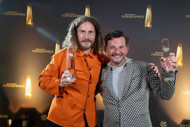 v.l. Bode BRODMUELLER und Adriano CIARRETTINO, Preistraeger Beste Ausstattung Unterhaltung Verleihung des Deutschen Fernsehpreises, Die Nacht der Kreativen - Der Deutsche Fernsehpreis 2024, Deutscher Fernsehpreis 2024 in Koeln, am 24.09.2024.