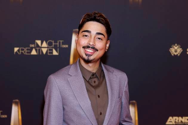 Comedian Tony Bauer beim Red Carpet bei Die Nacht der Kreativen am Vorabend des Deutsche Fernsehpreis 2024 in der Flora. Köln, 24.09.2024 NRW Deutschland Copyright: xChristophxHardtx