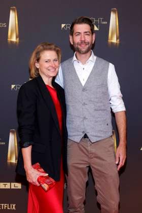 Moderator Claus von Wagner und seine Partnerin Politikerin Jutta Schmitt-Thiel (SPD) beim Red Carpet bei Die Nacht der Kreativen am Vorabend des Deutsche Fernsehpreis 2024 in der Flora. Köln, 24.09.2024 NRW Deutschland Copyright: xChristophxHardtx