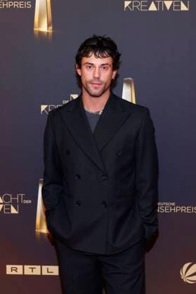 Schauspieler Aaron Altaras beim Red Carpet bei Die Nacht der Kreativen am Vorabend des Deutsche Fernsehpreis 2024 in der Flora. Köln, 24.09.2024 NRW Deutschland Copyright: xChristophxHardtx