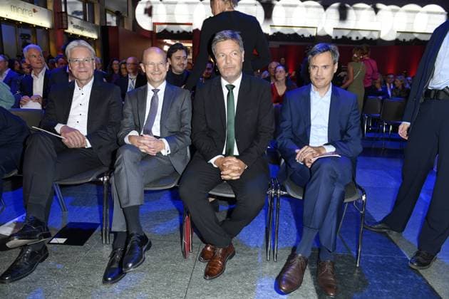 RECORD DATE NOT STATED Verleihung des Deutschen Gründerpreis im ZDF Hauptstadtstudio Andreas Haffner (Vorstand für Personal- und Sozialwesen der Porsche AG) , Prof. Dr. Ulrich Reuter (Präsident des DSGV - DSGV.de) , Robert Habeck und Dr. Norbert Himmler (Intendant des ZDF) bei der Verleihung des Deutschen Gründerpreis im ZDF-Hauptstadtstudio in in Berlin Copyright: xEventpressxTimmx