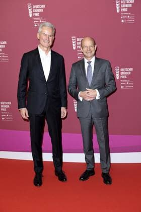 RECORD DATE NOT STATED Verleihung des Deutschen Gründerpreis im ZDF Hauptstadtstudio Eberhard Weiblen (Vorsitzender der Geschäftsführung Porsche Consulting GmbH) und Prof. Dr. Ulrich Reuter (Präsident des DSGV - DSGV.de) bei der Verleihung des Deutschen Gründerpreis im ZDF-Hauptstadtstudio in in Berlin Copyright: xEventpressxTimmx