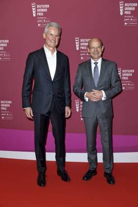 RECORD DATE NOT STATED Verleihung des Deutschen Gründerpreis im ZDF Hauptstadtstudio Eberhard Weiblen (Vorsitzender der Geschäftsführung Porsche Consulting GmbH) und Prof. Dr. Ulrich Reuter (Präsident des DSGV - DSGV.de) bei der Verleihung des Deutschen Gründerpreis im ZDF-Hauptstadtstudio in in Berlin Copyright: xEventpressxTimmx