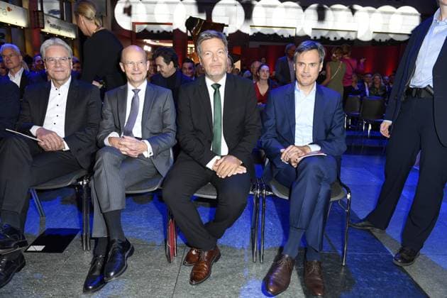 RECORD DATE NOT STATED Verleihung des Deutschen Gründerpreis im ZDF Hauptstadtstudio Andreas Haffner (Vorstand für Personal- und Sozialwesen der Porsche AG) , Prof. Dr. Ulrich Reuter (Präsident des DSGV - DSGV.de) , Robert Habeck und Dr. Norbert Himmler (Intendant des ZDF) bei der Verleihung des Deutschen Gründerpreis im ZDF-Hauptstadtstudio in in Berlin Copyright: xEventpressxTimmx
