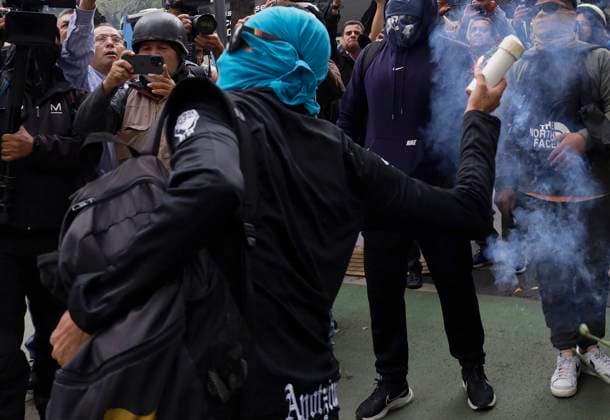 Mothers And Fathers Of The 43 Ayotzinapa Students March 10 Years After Their Disappearance The 43 missing students from Ayotzinapa throw firecrackers at the Senate of the Republic in Mexico City, Mexico, on September 24, 2024, to demand justice and punishment for those responsible for the disappearance of their comrades almost 10 years after the events in Iguala, Guerrero state. Mexico City Mexico City Mexico  Copyright: xGerardoxVieyrax originalFilename: vieyra-notitle240924_npNg0.jpg