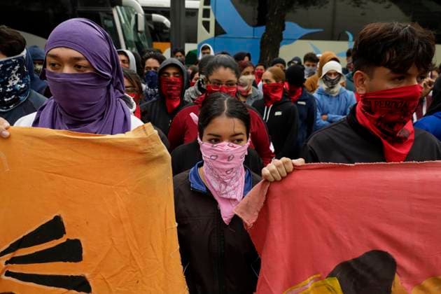 Mothers And Fathers Of The 43 Ayotzinapa Students March 10 Years After Their Disappearance The 43 missing students from Ayotzinapa throw firecrackers on Tuesday, September 24, 2024, and demonstrate outside the Senate of the Republic in Mexico City, Mexico, to demand justice and punishment for those responsible for the disappearance of their comrades almost 10 years after the events in Iguala, Guerrero state. Mexico City Mexico City Mexico  Copyright: xGerardoxVieyrax originalFilename: vieyra-notitle240924_npwJF.jpg