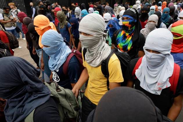 Mothers And Fathers Of The 43 Ayotzinapa Students March 10 Years After Their Disappearance The 43 missing students from Ayotzinapa throw firecrackers on Tuesday, September 24, 2024, and demonstrate outside the Senate of the Republic in Mexico City, Mexico, to demand justice and punishment for those responsible for the disappearance of their comrades almost 10 years after the events in Iguala, Guerrero state. Mexico City Mexico City Mexico  Copyright: xGerardoxVieyrax originalFilename: vieyra-notitle240924_npmI0.jpg