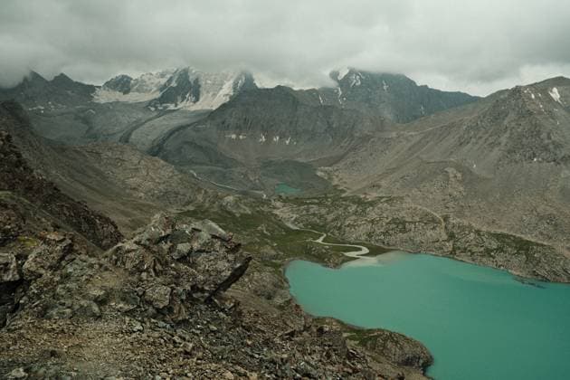 Creative Highlights World Breathtaking view of karakul lake surrounded by majestic mountains Karakol, Jalal-Abad Region, Kyrgyzstan R_UJEL240924-1532372-01
