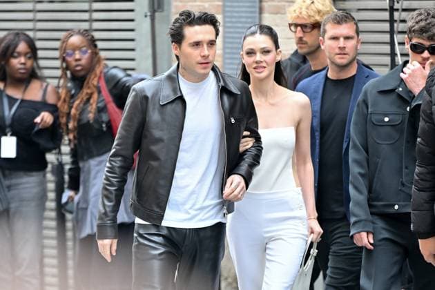Entertainment Themen der Woche KW39 Entertainment Bilder des Tages PFW Courreges Outside Arrivals Brooklyn Beckham, Nicola Peltz arriving at the Courreges show during Paris Fashion Week in Paris, France on September 25, 2024. Photo by Julien Reynaud APS-Medias ABACAPRESS.COM Paris France  Copyright: xReynaudxJulien APS-Medias ABACAx