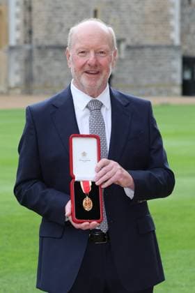 Entertainment Themen der Woche KW39 Entertainment Bilder des Tages . 25 09 2024. Windsor , United Kingdom. Sir Alan Bates, the founder of the Justice for Subpostmasters Alliance, with his Knighthood after an Investiture at Windsor Castle, United Kingdom.  xStephenxLockx xi-Imagesx IIM-25503-0016