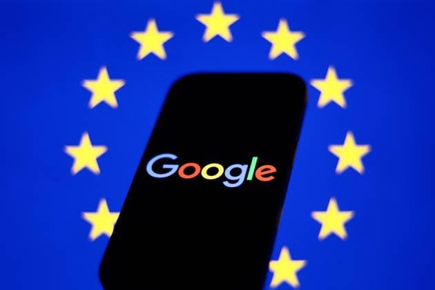 European Union And IT Companies Photo Illustrations European Union flag displayed on a laptop screen and Google logo displayed on a phone screen are seen in this illustration photo taken in Krakow, Poland on September 25, 2024. Krakow Poland  Copyright: xJakubxPorzyckix originalFilename: porzycki-european240925_np8Ir.jpg