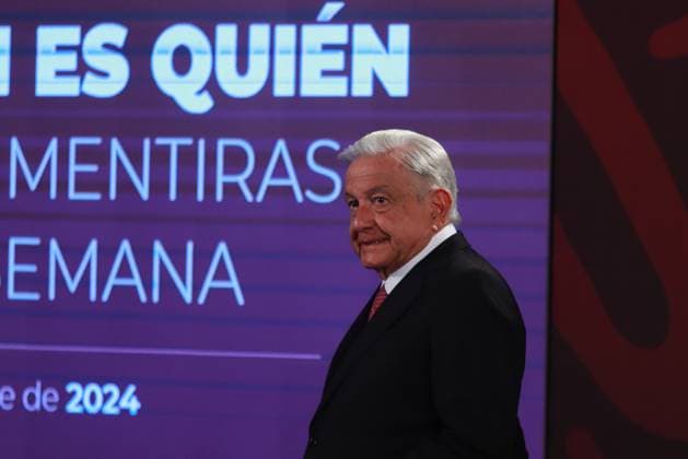 Mexican President Andres Manuel Lopez Obrador speaking about the letter he sent to the parents of the 43 missing Ayotzinapa normalistas, at the briefing conference in front the media, at the National Palace. on September 25, 2024 in Mexico City, Mexico. Mexico City Mexico - ZUMAe321 20240925_zia_e321_009 Copyright: xCarlosxSantiagox