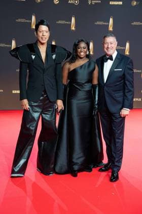 v.l. Jorge GONZALEZ, Choreograph, Motsi MABUSE, Taenzerin, Joachim LLAMBI, Taenzer, Roter Teppich, Red Carpet Show, Ankunft, arrival, Verleihung des Deutschen Fernsehpreises, Der Deutsche Fernsehpreis 2024, Deutscher Fernsehpreis 2024 in den MMC Studios Koeln, am 25.09.2024.